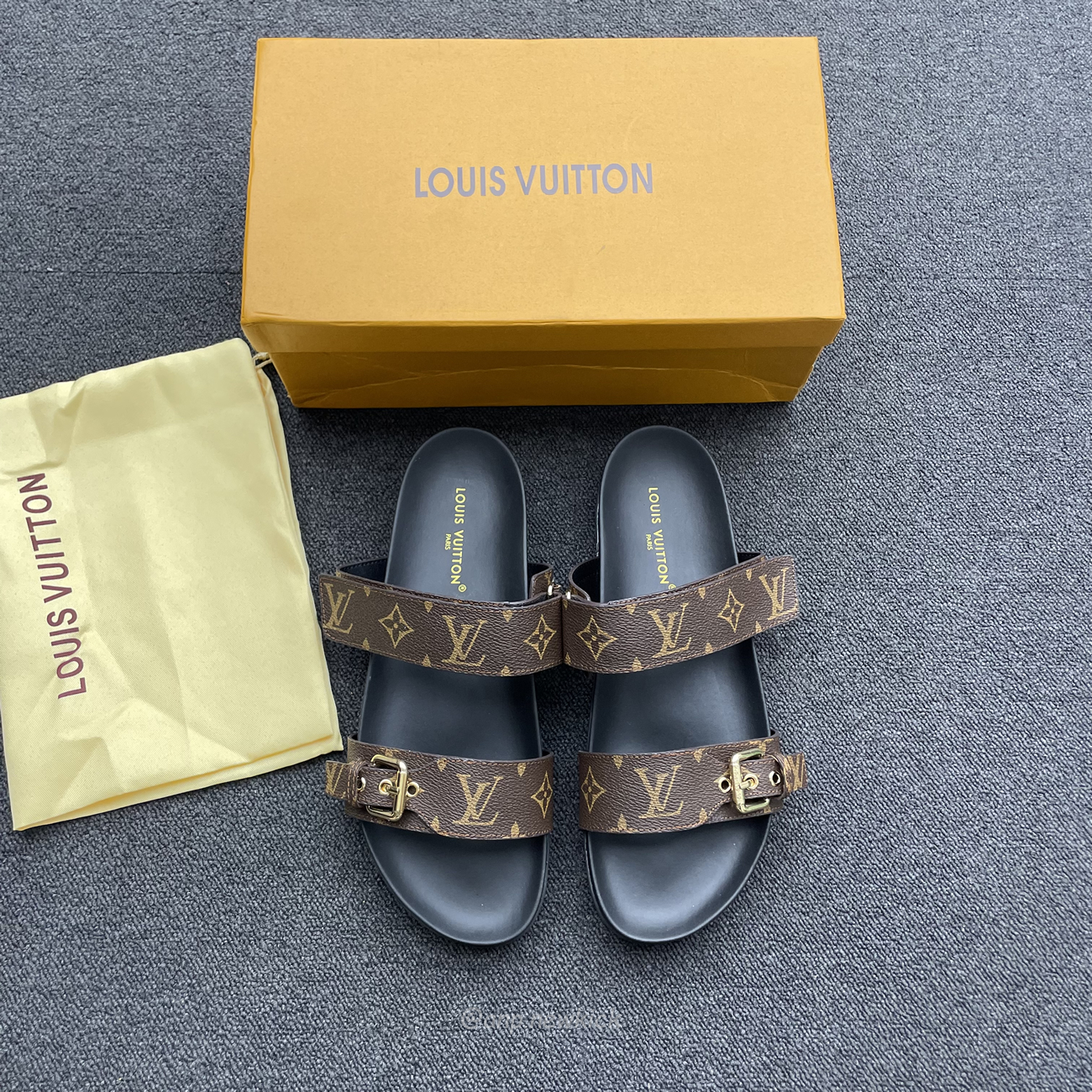 Louis Vuitton Bom Dia Flat Mule Sandals (10) - newkick.org